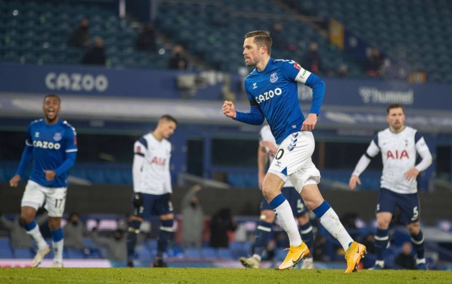 全场瞩目的 全场瞩目的